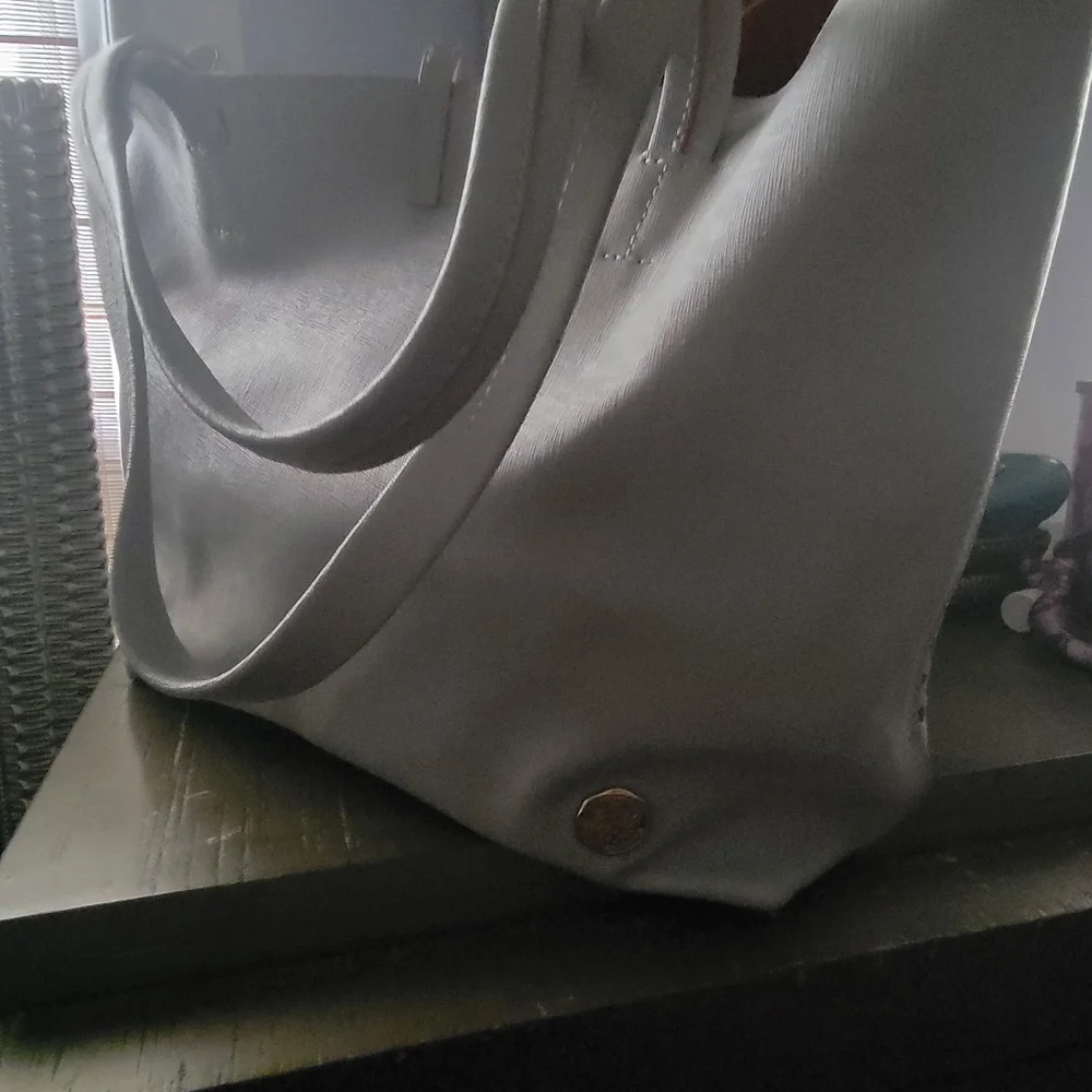 Vince Camuto genuine leather handbag - Picture 3 of 5